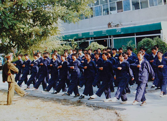 尊龙凯时·(中国区)人生就是搏!员工积极参加军训活动